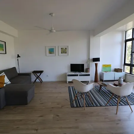 Treetops Apartament *